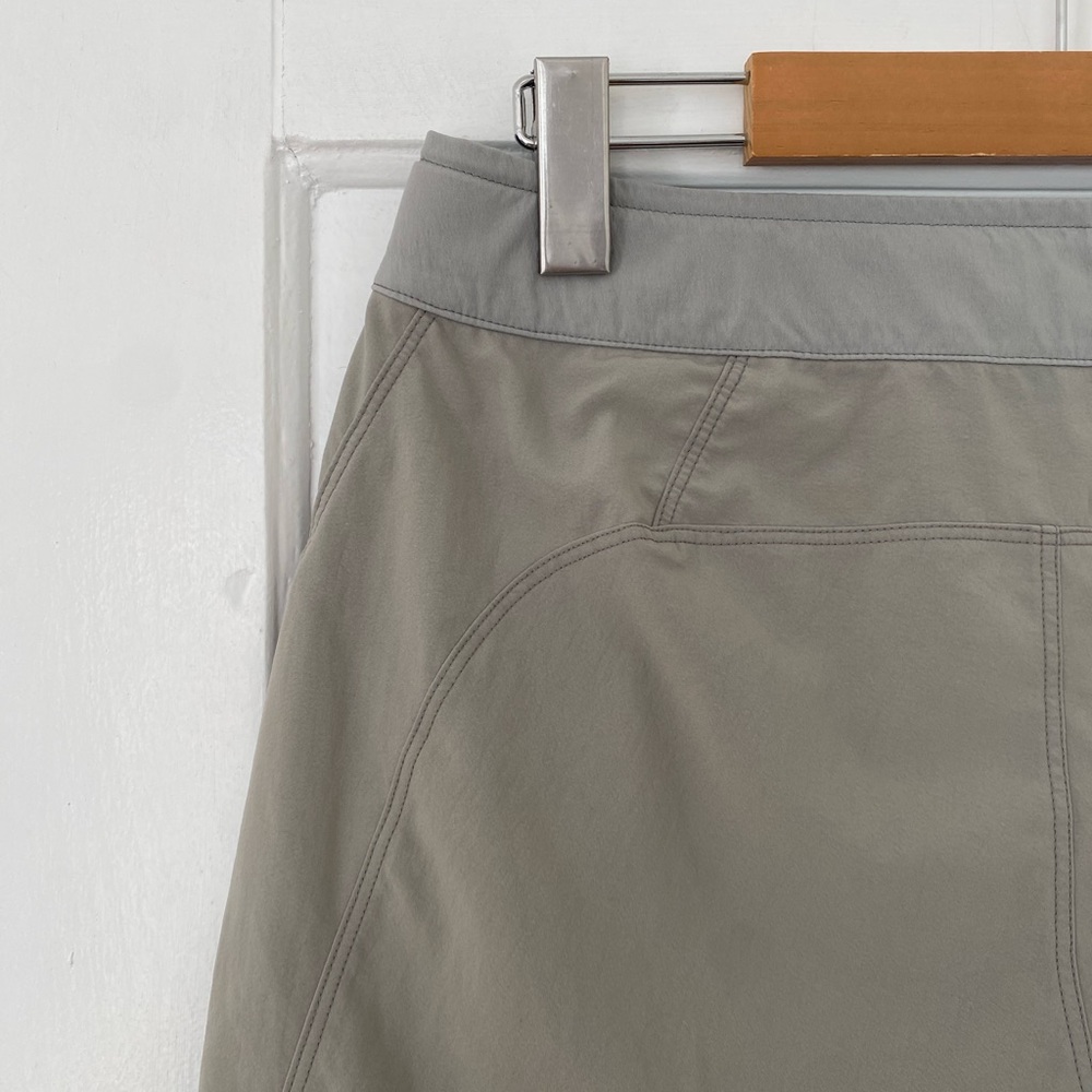 Arc’teryx women’s lightweight hiking shorts - Picture 8 of 10